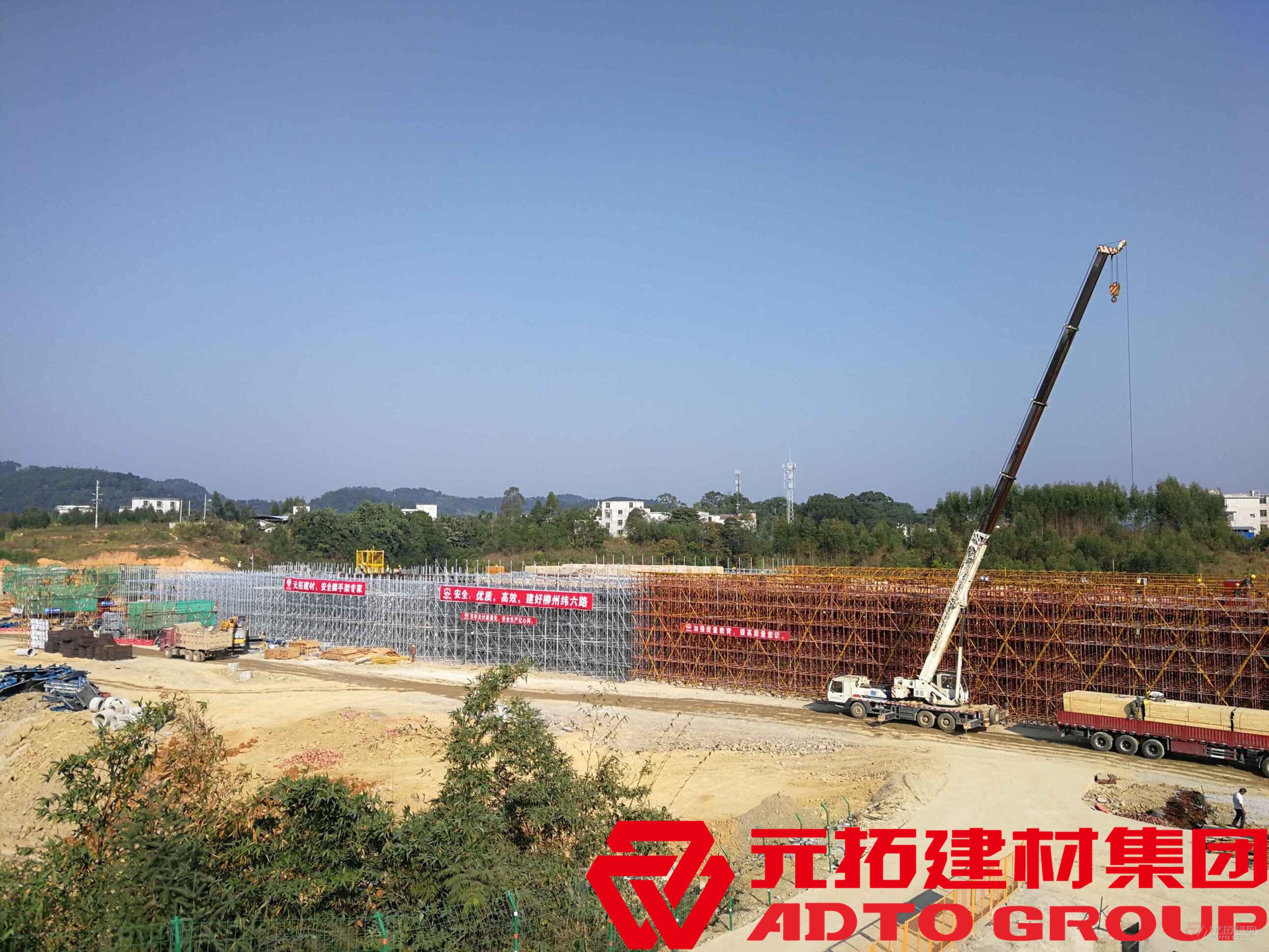 柳州緯六路建設(shè)使用元拓盤(pán)扣式腳手架